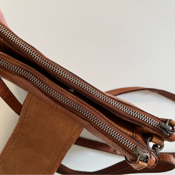 Vilenca Holland Crossbody - Picture 5 of 7